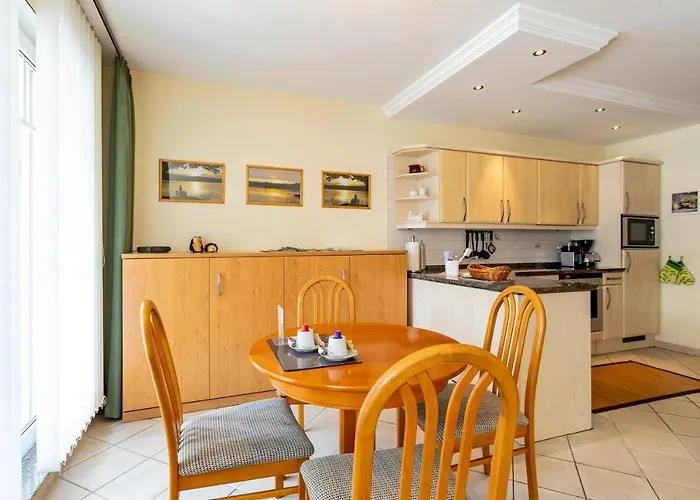 Ferienwohnung Ursula In Der Villa Zum Kronprinzen Direkt Gegenueber Der Saarow Therme